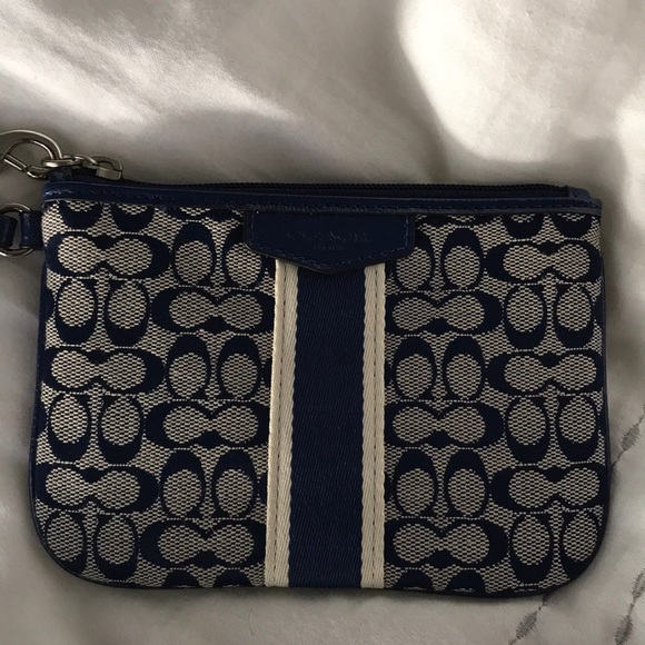 Coach Handbags - Coach wristlet valet